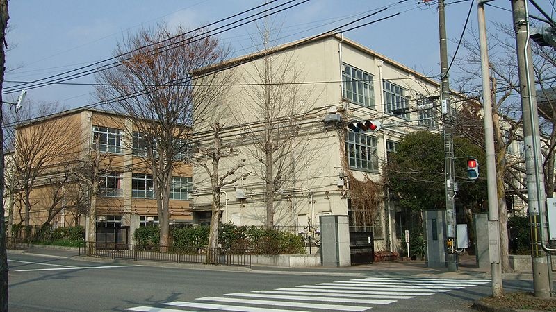 中学校　京都市立加茂川中学校（中学校）まで621m