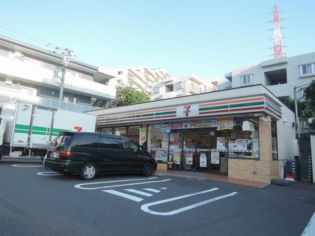 コンビニ　セブンイレブン（コンビニ）まで560m