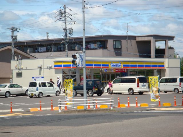 コンビニ　ミニストップ（コンビニ）まで800m
