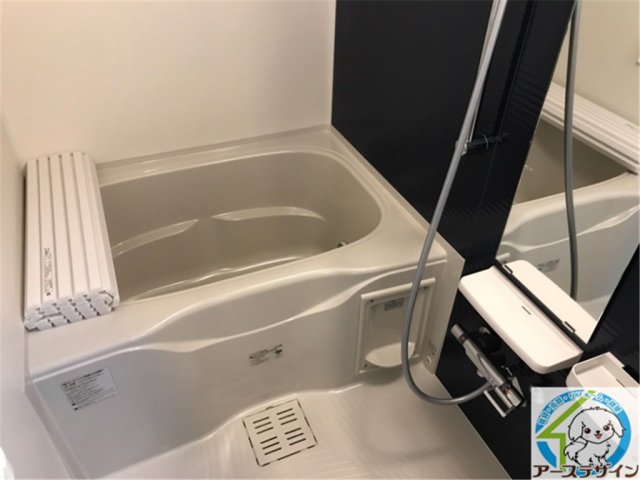 バス・シャワールーム　コンパクトで使いやすいお風呂です