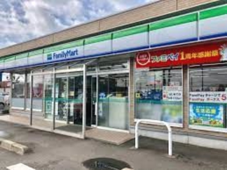コンビニ　ファミリーマート神栖中央公園前店（コンビニ）まで978m