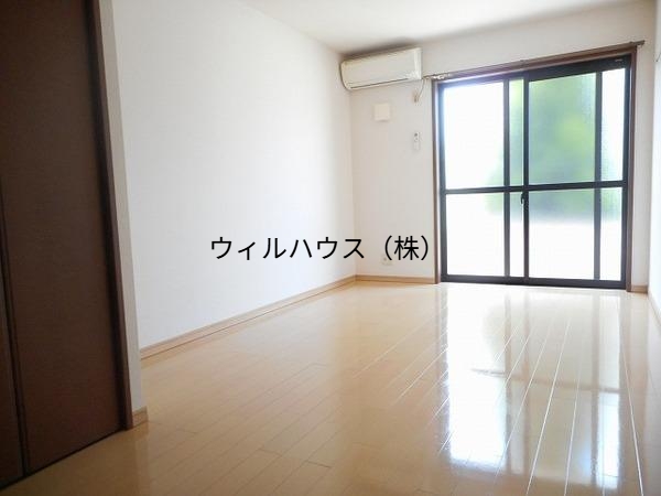 居室・リビング　キッチン収納も充実！