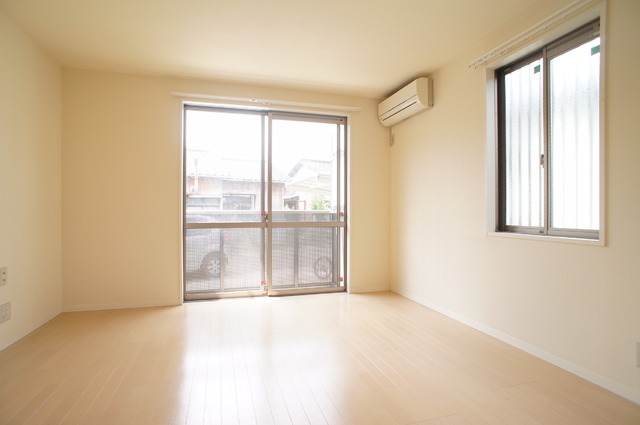 居室・リビング　ＬＤＫ１０．１帖☆２面採光なので、明るく風通しのよいお部屋で