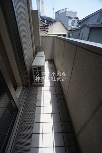 バルコニー　バルコニーがあるので洗濯物を太陽の下で干すことができます♪