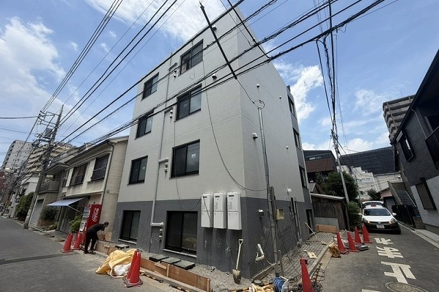 建物外観　４階建ての賃貸マンション