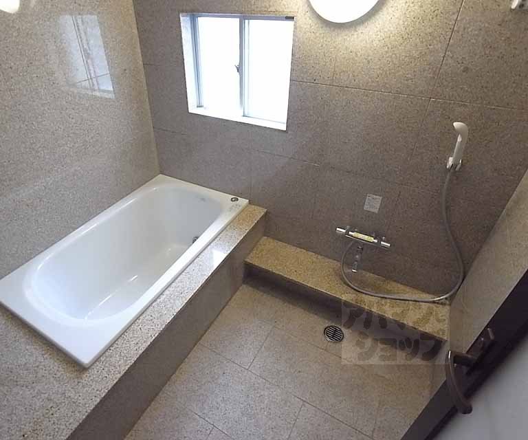 バス・シャワールーム　高級感あふれるバス