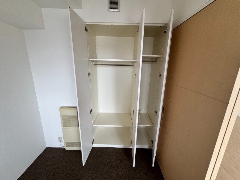 収納　寝室の収納です。部屋がすっきり片付きます。