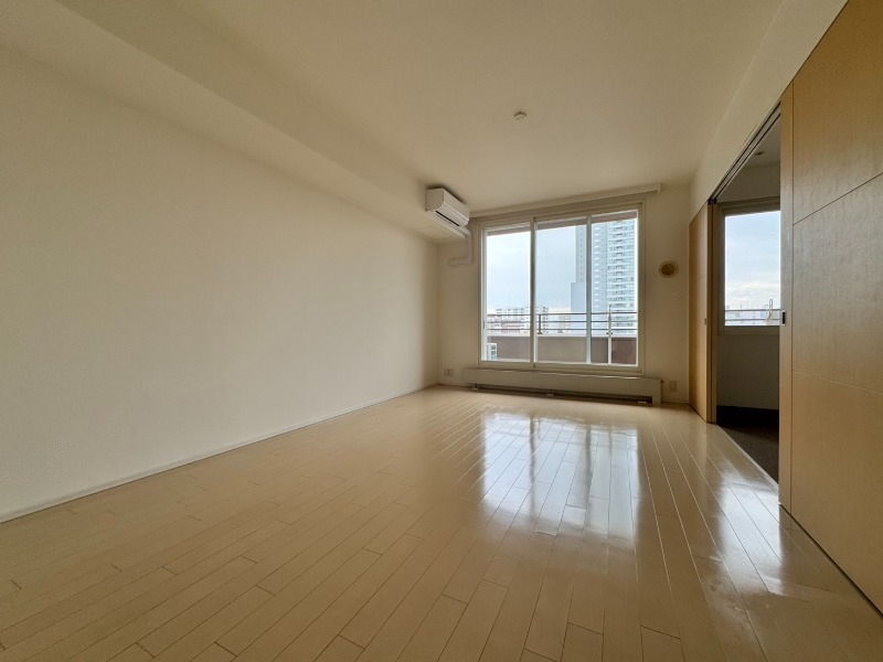 居室・リビング　広くてキレイなお部屋が広がっていて、充実した生活が送れそう。