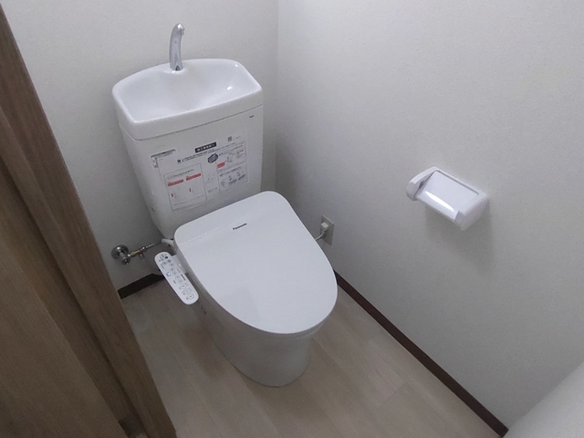 トイレ　洗浄機能付き便座