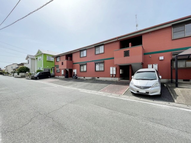 駐車場　【駐車場】同物件別部屋写真です