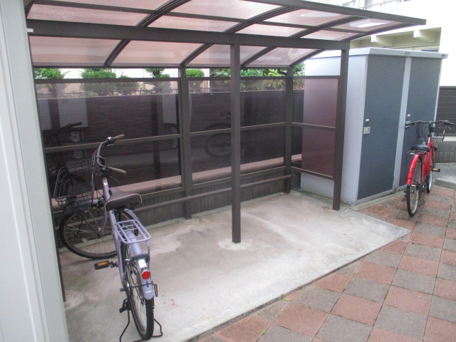 その他共有部分　屋根付きサイクルポートあり。