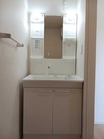 洗面設備　コンパクトで使いやすい洗面所