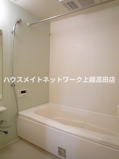 バス・シャワールーム　１坪風呂（追焚機能付）（参考203号室反転室内写真）