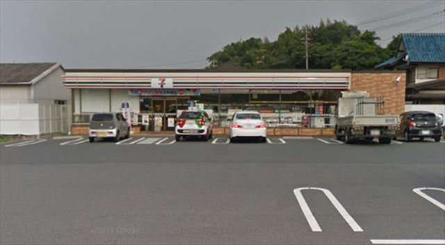 コンビニ　セブンイレブン（コンビニ）まで426m