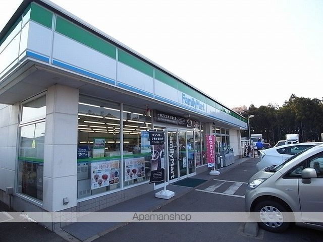 コンビニ　ファミリーマート（コンビニ）まで498m