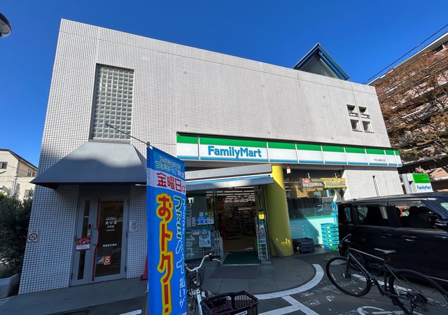 コンビニ　ファミリーマート芦花公園駅北店（コンビニ）まで200m