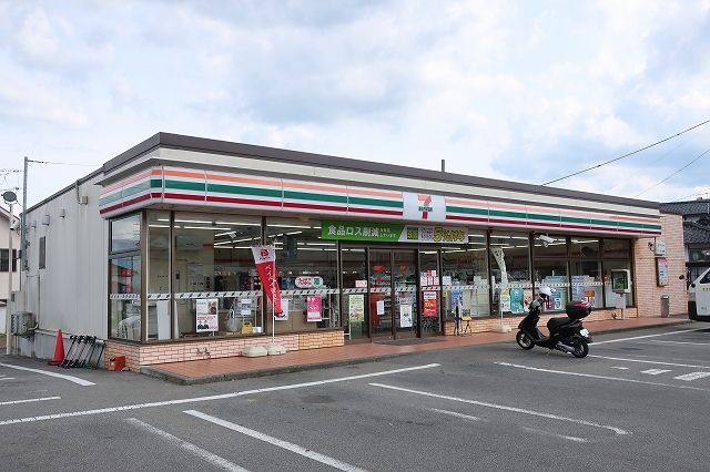 コンビニ　セブンイレブン（コンビニ）まで600m