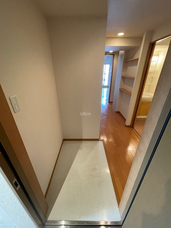 玄関　全て違うお部屋（同じ間取り）の写真です