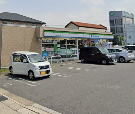 コンビニ　ファミリーマート 楠あじま三丁目店（コンビニ）まで249m