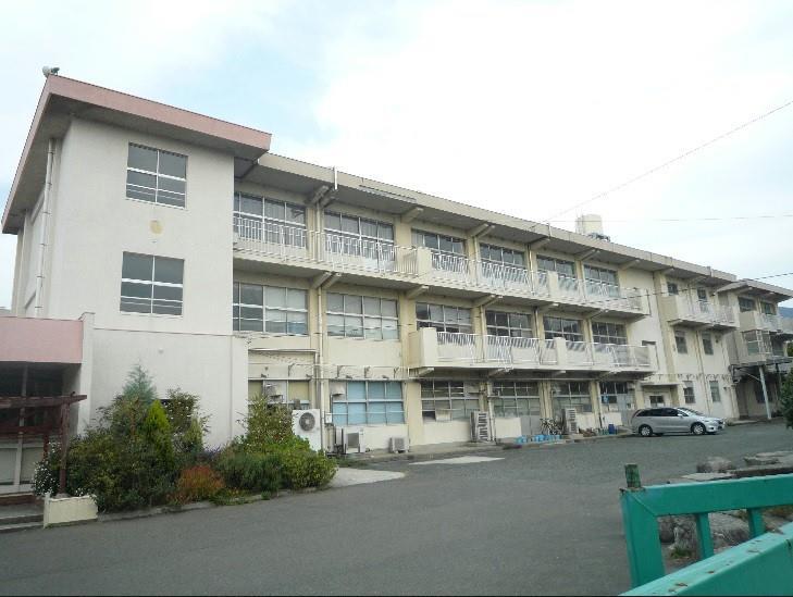 中学校　城南中学校（中学校）まで850m