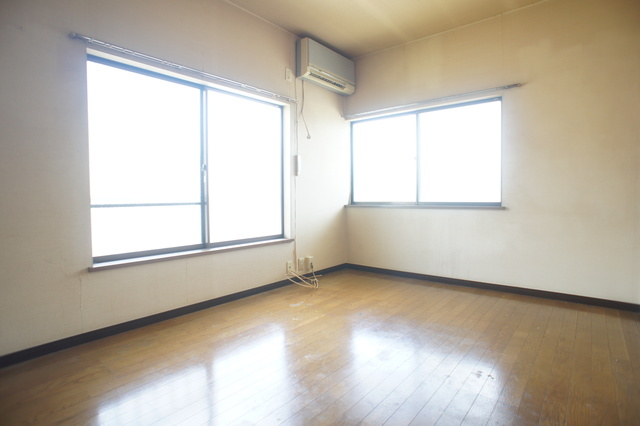 その他部屋・スペース　２面採光なので、明るく風通しのよい過ごしやすいお部屋です♪