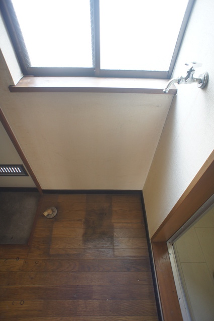 その他　洗濯機置き場は室内にあるので雨に濡れる心配はありません。