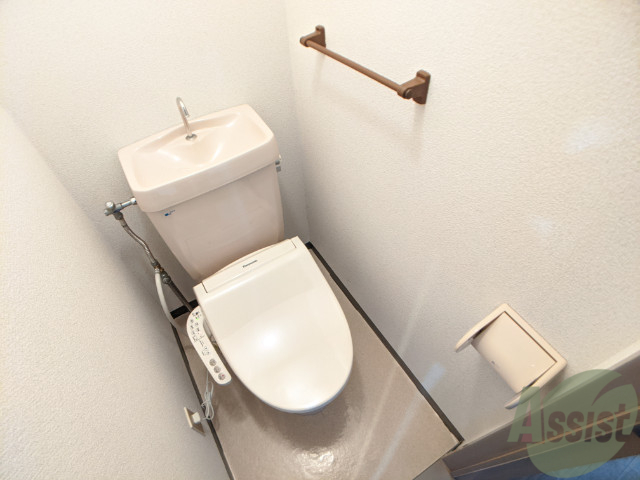 トイレ　こちらはトイレです。清潔感があり、安心して使用できます。