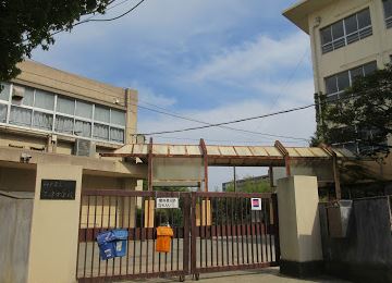 中学校　神戸市立玉津中学校（中学校）まで1609m