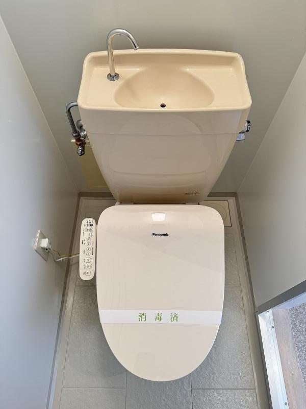 トイレ　※写真は同タイプ別部屋のものとなります。