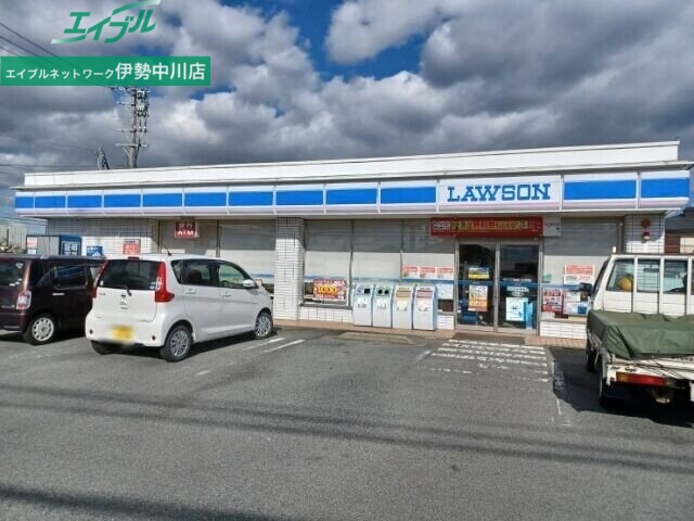 コンビニ　ローソン津伊倉津店（コンビニ）まで907m