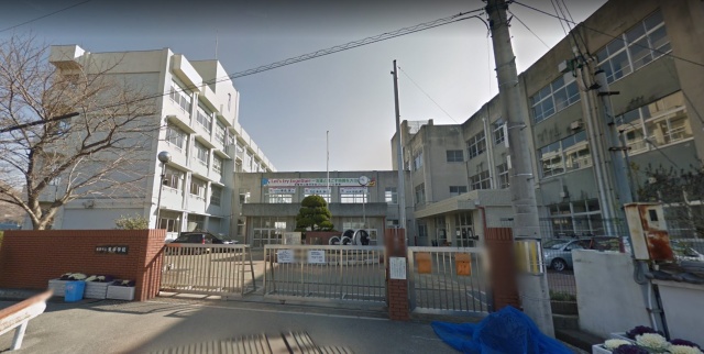 中学校　姫路市立東中学校（中学校）まで647m