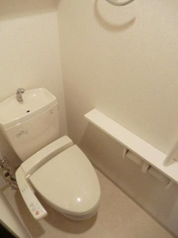 トイレ　ウォシュレット付有