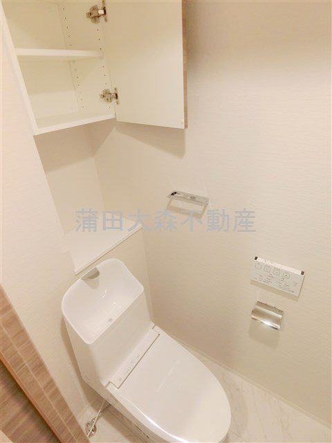 トイレ　温水洗浄便座付きのトイレ