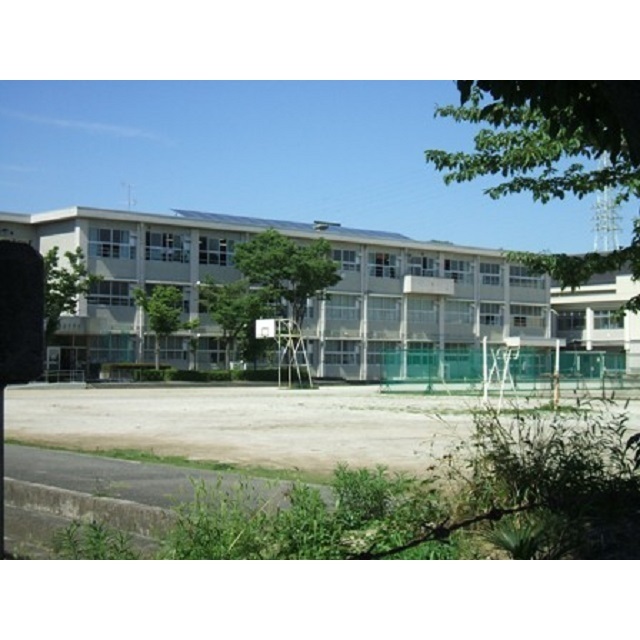 中学校　梅林中学校（中学校）まで480m