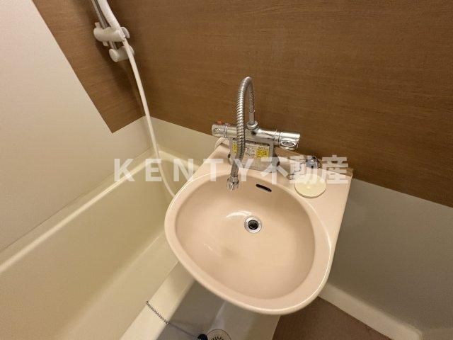 洗面設備　ゆったりとスペースのある洗面所