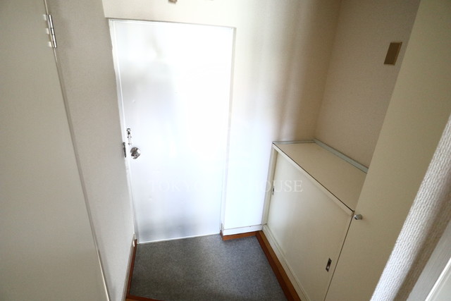 玄関　※別部屋参考写真
