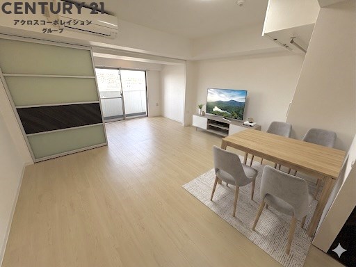 居室・リビング　画像中の家具はAIによって配置加工されているため付属しません