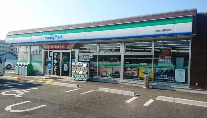 コンビニ　ファミリーマート（コンビニ）まで441m
