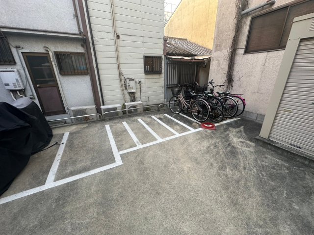 駐車場　あなたの大事な自転車も安心してとめることができますね。