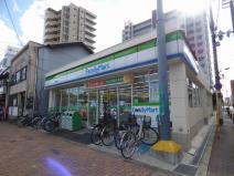 コンビニ　ファミリーマート 今里駅前店（コンビニ）まで388m