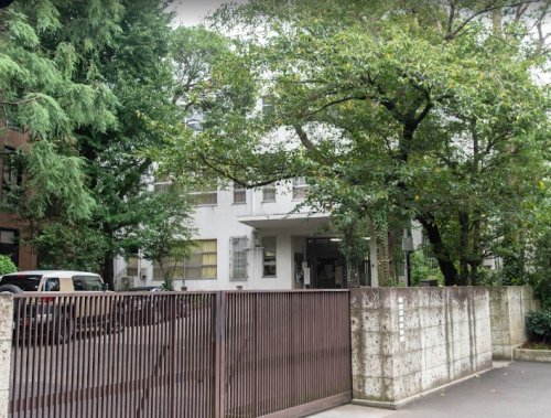 小学校　私立慶應義塾幼稚舎（小学校）まで546m