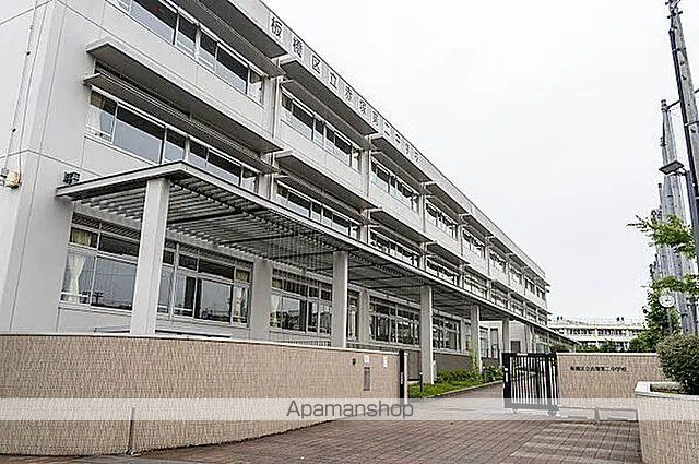 中学校　赤塚第二中学校（中学校）まで555m