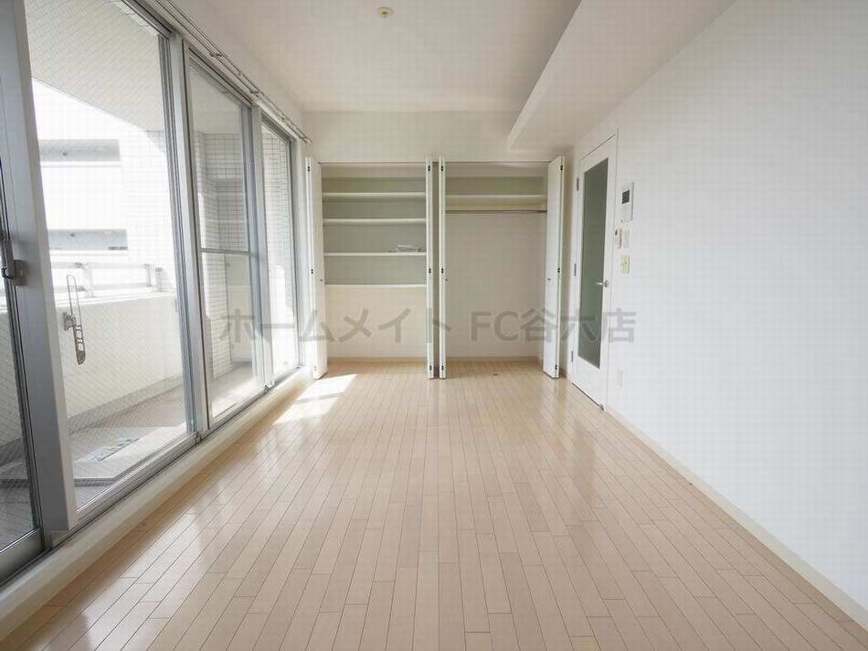 居室・リビング　ドゥーエ谷町