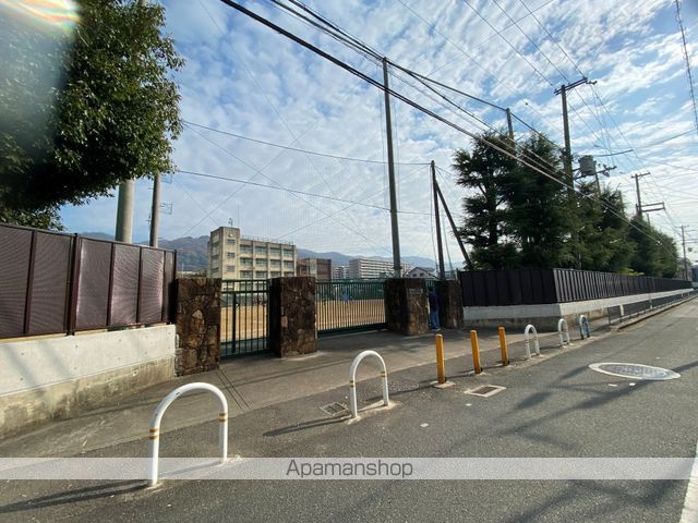 中学校　東大阪市立中学校枚岡中学校（中学校）まで493m