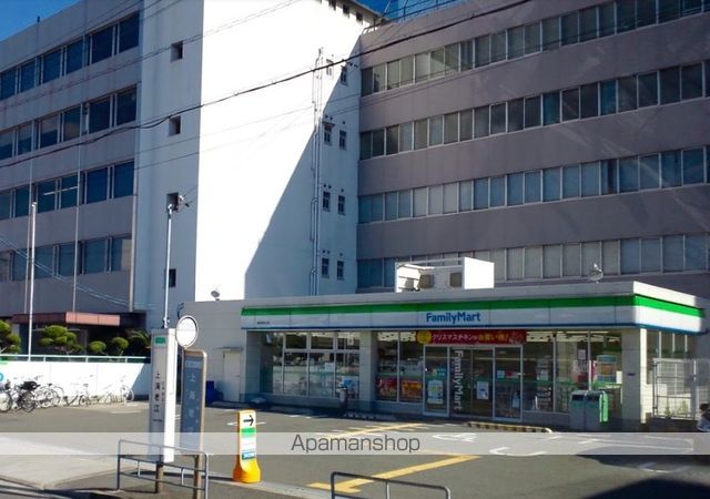 コンビニ　ファミリーマート（コンビニ）まで299m
