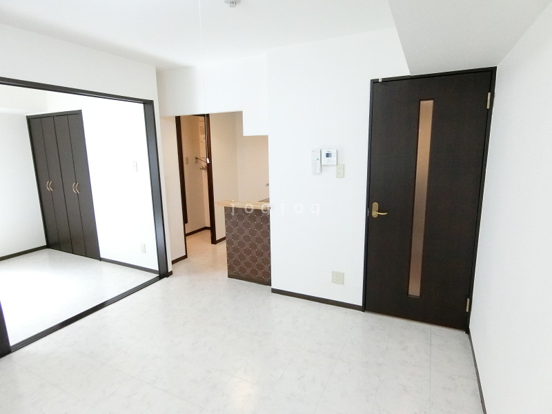 居室・リビング　明るいお部屋になっております！