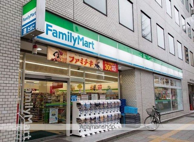 コンビニ　ファミリーマート（コンビニ）まで586m