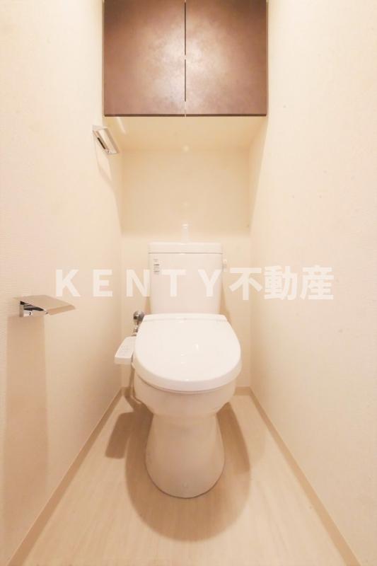 トイレ　落ち着いた色調のトイレです