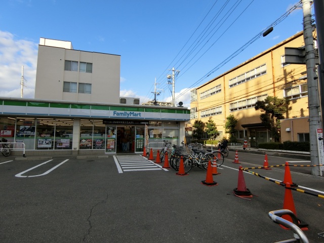 コンビニ　ファミリーマート茨木中央通店（コンビニ）まで80m