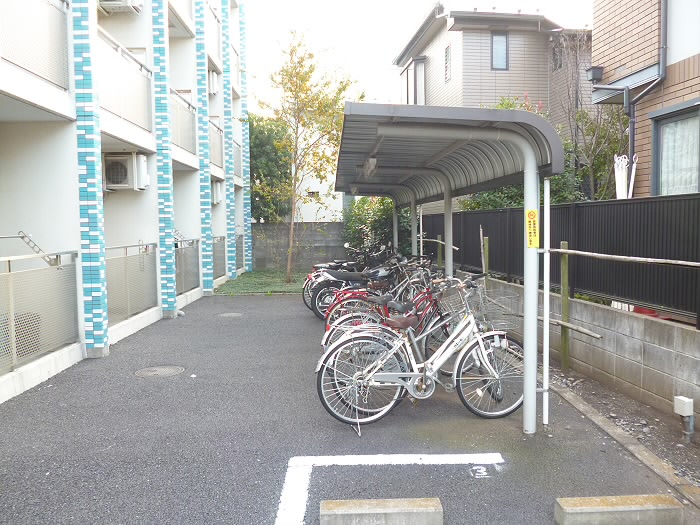 その他共有部分　屋根付き駐輪場あります♪